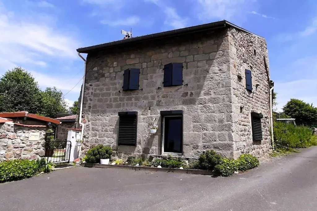 Le Petit Paradis Aux Volets Bleus Villa Grazac  0*, Grazac (Auvergne) France