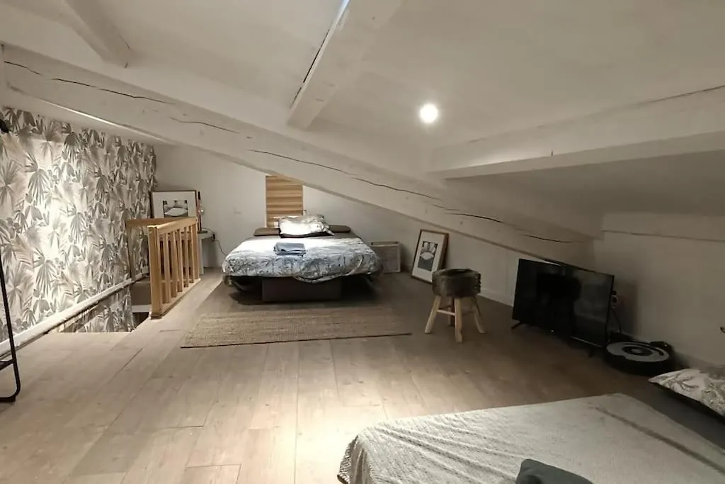 Holiday home Le Petit Paradis Aux Volets Bleus Villa Grazac  France